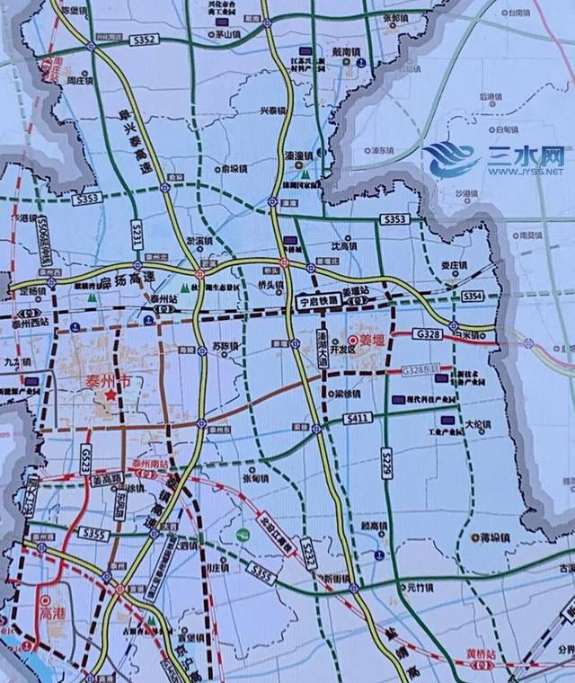 而北沿江高铁经过姜堰区张甸镇,在高港区白马镇的西部设泰州南站,这些