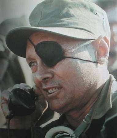 时任以色列国防部长的摩西 达扬