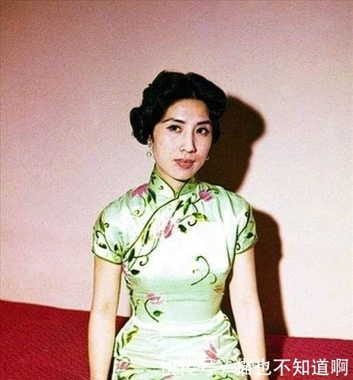 张灵甫被击毙留下19岁娇妻,60年后她来到孟良崮,沉痛写下4个字