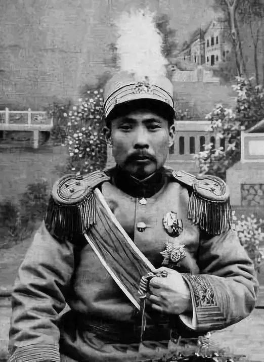 袁世凯的旗下,有三个学生最为出色:王士珍,段祺瑞,冯国璋.