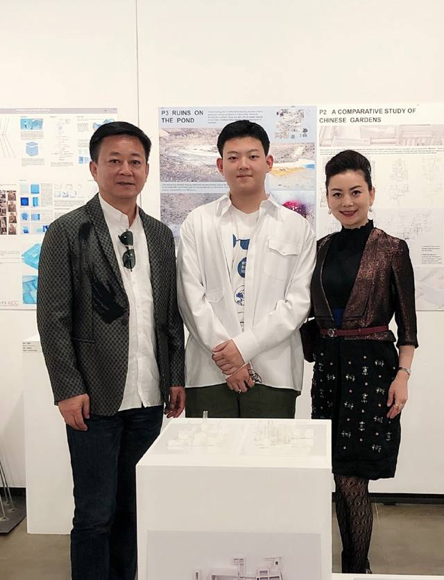 朱军一家三口的合影