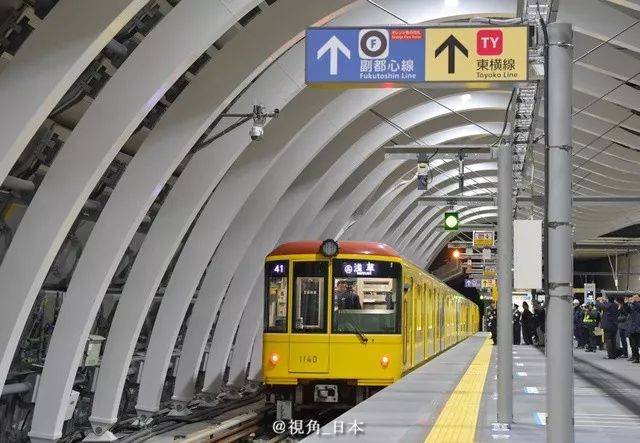 京都市的八坂神社新春和歌会东京地铁新涩谷站亮相