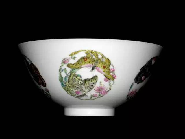 中国美術 色絵 蓮花紋 碗 雍正年製 φ10.3cm(LC155) 中国美術 色絵 蓮花紋 碗 雍正年製 φ10.3cm(LC155)