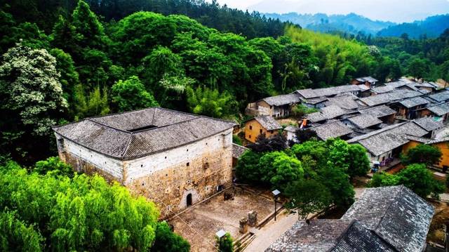 全南县雅溪古村景区,广昌县长桥香花湾,石城县麒麟山现代农业观光园