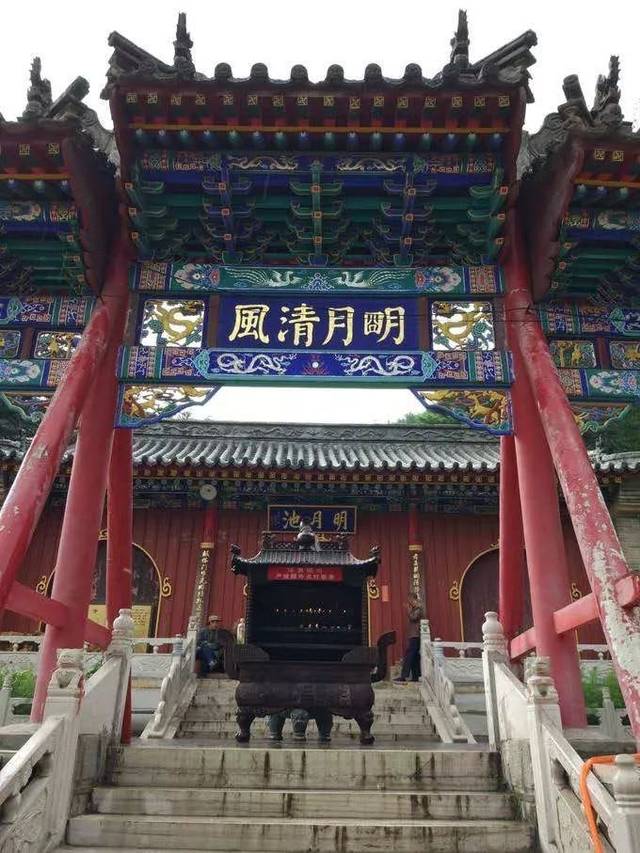 观海寺,又称明月池,位于镇海寺东南1.5公里处.