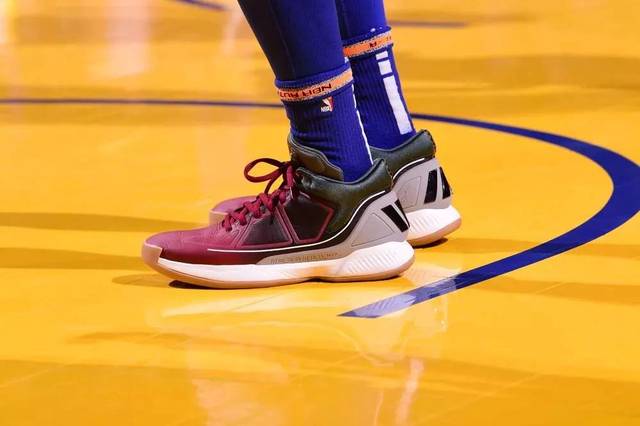 【今日上脚】乔治的pg4正式亮相,科比球鞋遍联盟!