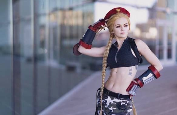 《街头霸王》嘉米·怀特cos 这衣服怎么还更精简了!