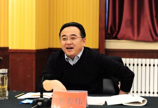 王宏伟在参加区政协十四届四次会议分组讨论时强调砥砺奋进苦干实干