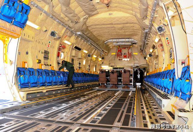 体型接近运-20的c-2运输机,拥有着强大动力但载重却差了很多