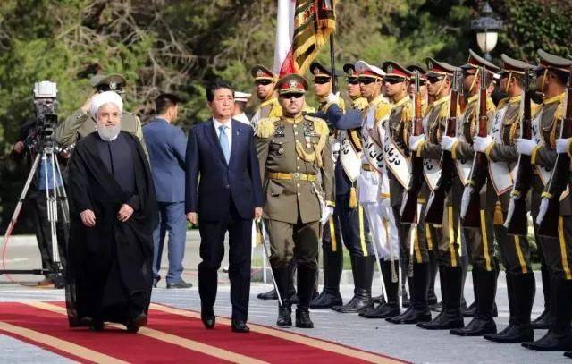 安倍2019年6月访问伊朗,检阅伊朗三军仪仗队