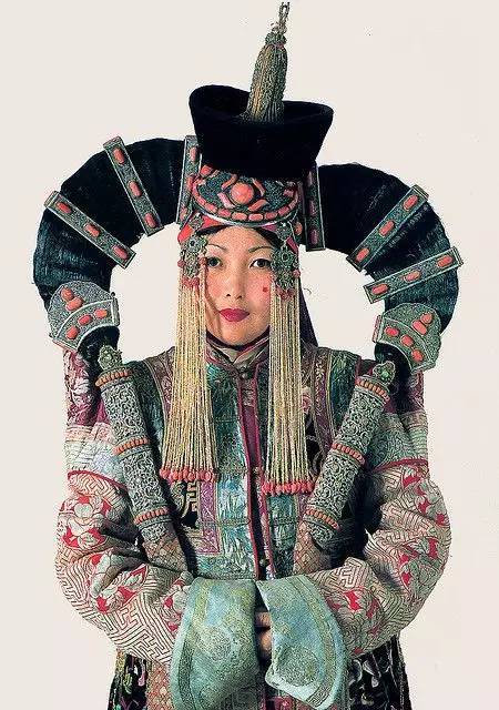 蒙古族服饰帽子特点图片
