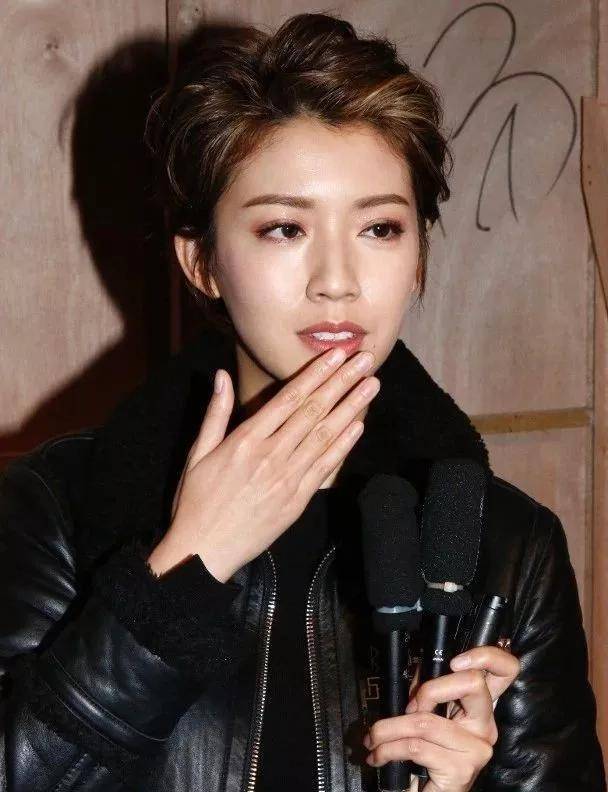 tvb新剧《踩过界2》开镜拜神 蔡思贝抢先自爆剧情_手机搜狐网