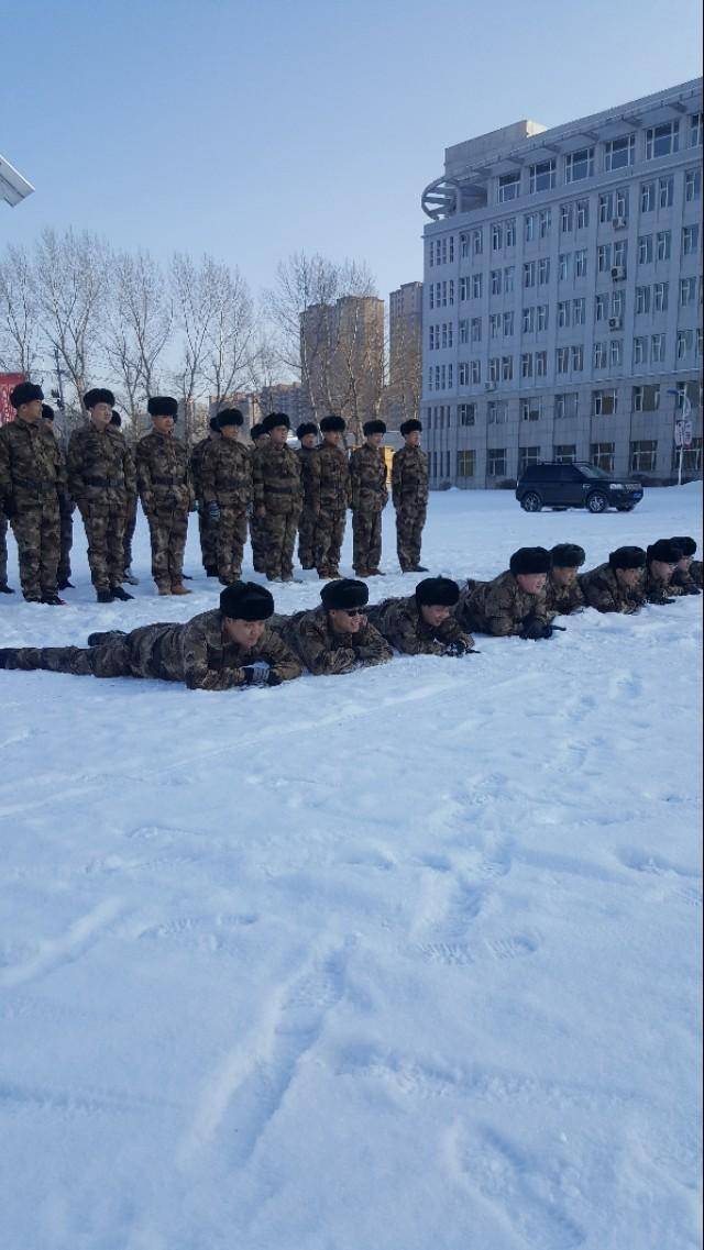 民兵冬季服装图片