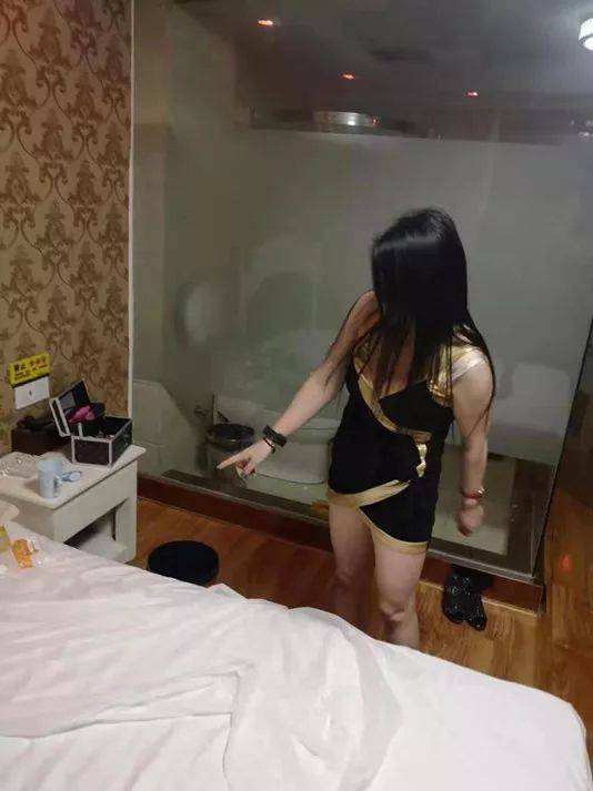 安徽一浴场暗藏特大淫窝,20多名男女嫖娼当场被抓!(附现场图)