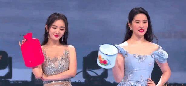 刘亦菲参加微博之夜胖得有些离谱了!太能吃才是根本原因