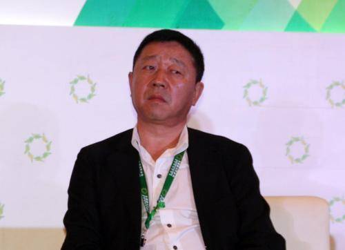 这个码头搬运工26个英文字母认不全如今成青岛首富身家过百亿