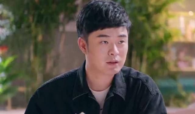 事业,悠悠也跟着去了日本,还拍摄了广告,成为戴着头套翻跟头的"活牛"