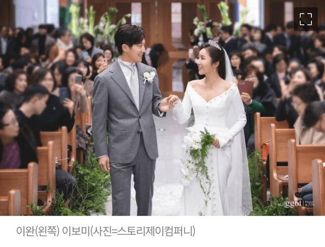 韩国第一美女已是俩娃的妈,盛装出席弟弟婚礼还是少女模样