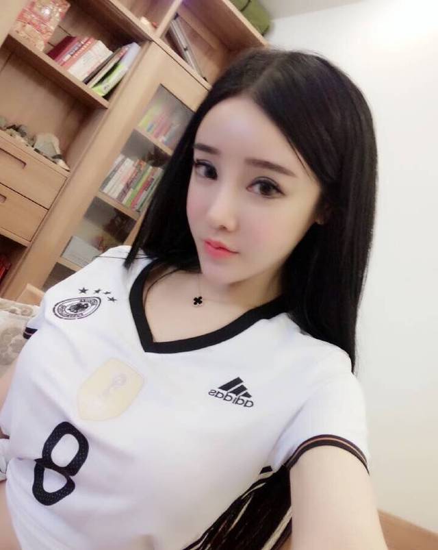 体育宝贝-芯兒性感体育宝贝女神芯兒那迷人的眼睛妩媚的笑容让人见人