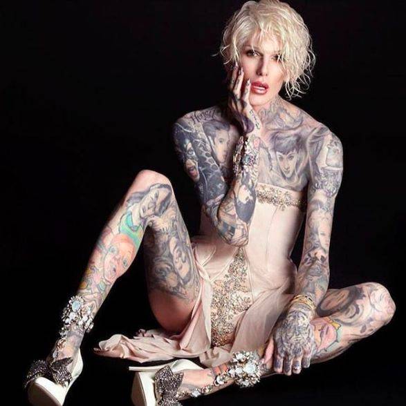 美妆帝国大佬J姐与五年男友分手!濒临破产时陪