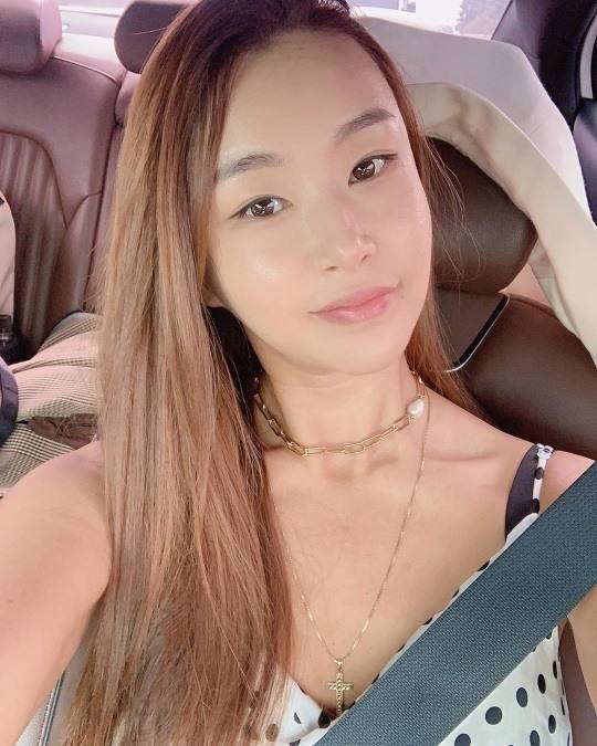 韩国人气选秀《produce 101》导师兼编舞师裴允静公开了具荷拉生前