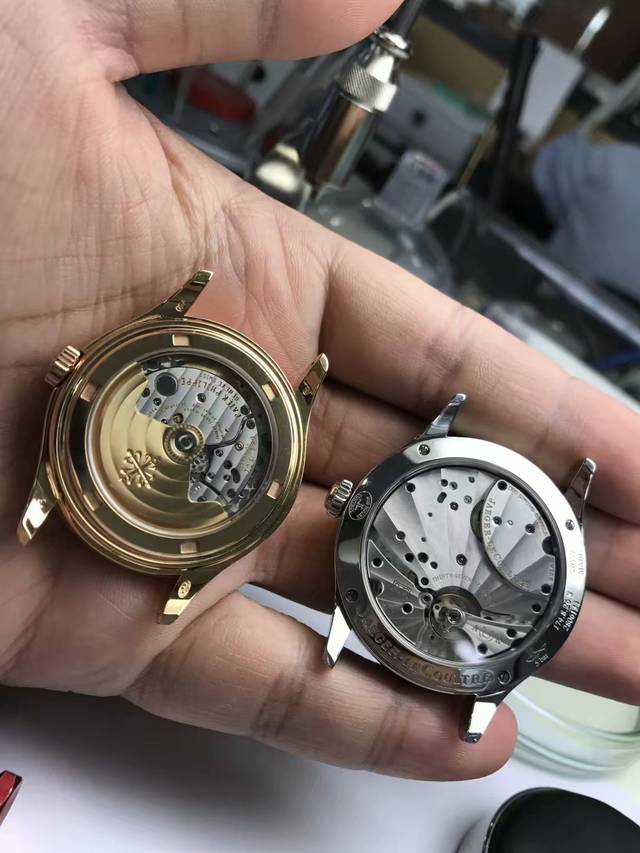 百达翡丽给大家欣赏一下,作为一个良心的腕表小编,大师自己的手表其实