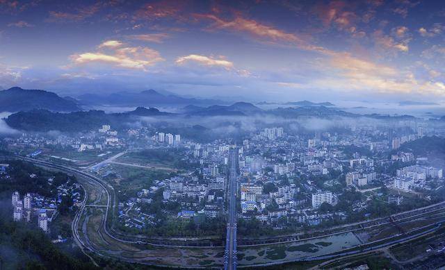 航拍海南琼中县美景云雾缭绕似仙境