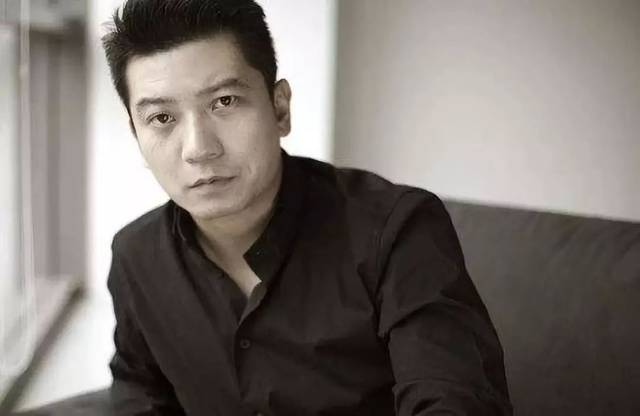 不论风光或沉静, 微博认证也不过 简单的"演员田雨"四个字