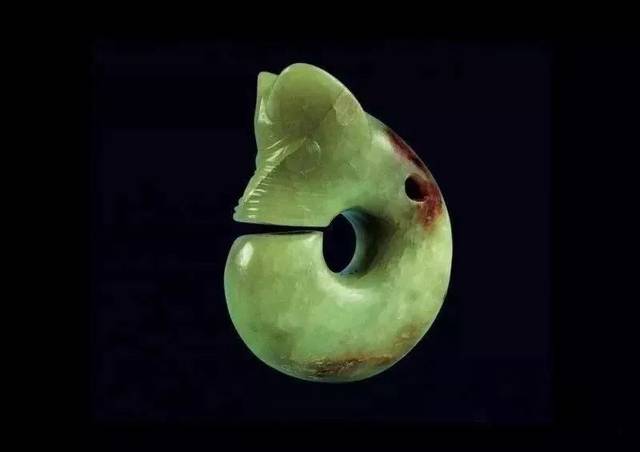 辽宁牛河梁遗址出土 玉猪龙