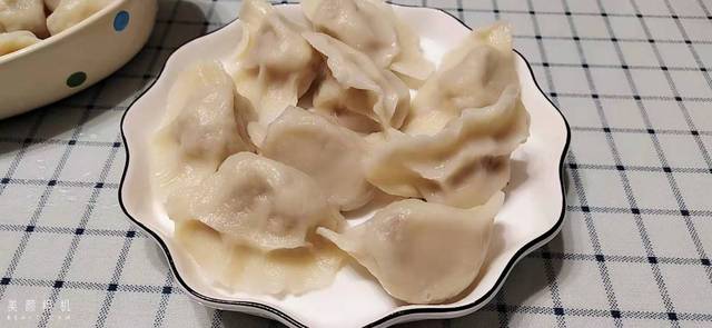 花样繁多的饺子——蒜黄馅饺子!