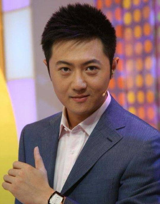 央视最帅体育主持,曾因满嘴跑火车被观众骂,如今不见踪影