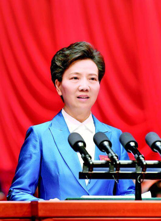 在贵州省第十三届人民代表大会第三次会议上,省长谌贻琴代表省人民