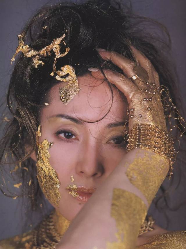 松坂庆子|50岁的身体依然唯美得像一首昭和诗!