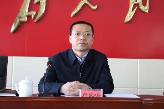 现场却掌声不断!