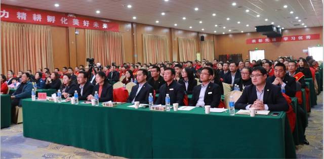 特邀大午集团监事长孙大午先生,副监事长刘会茹女士,总经理刘平女士
