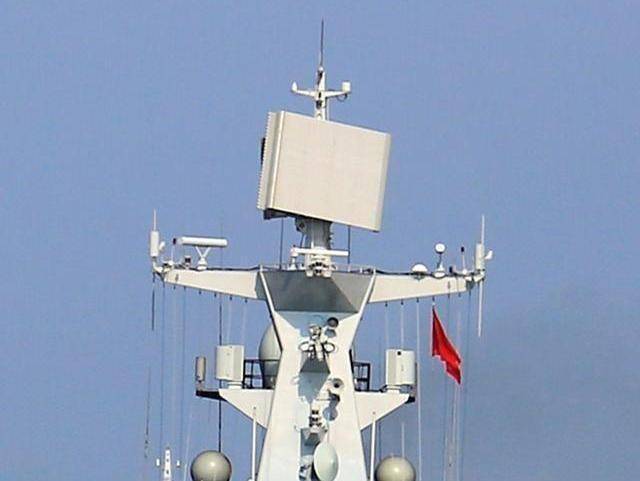 原创现代军舰性能先进,三坐标顶板雷达为什么是斜着挂