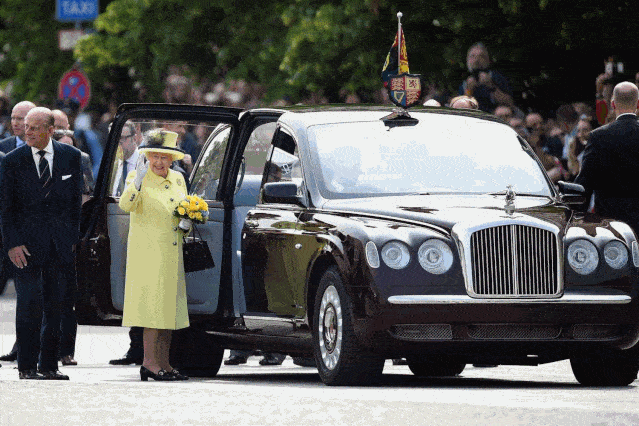 93岁英国女王开捷豹路虎,文莱苏丹7000辆豪车,王室爱开啥车?