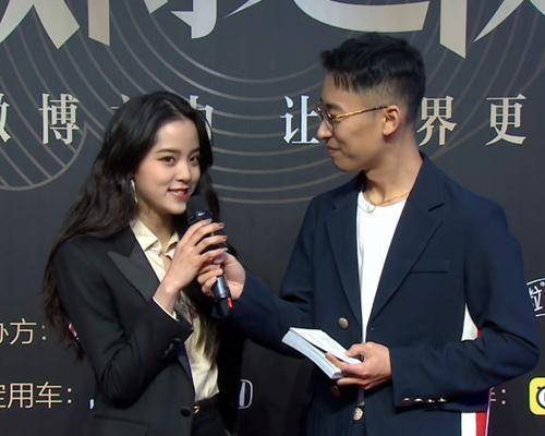 欧阳娜娜红毯照又美又酷气质很飒和陈立农同框脸上还肉嘟嘟