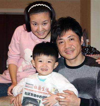 残疾歌手李琛与娇妻近况,凄美的初恋故事,化成《窗外》