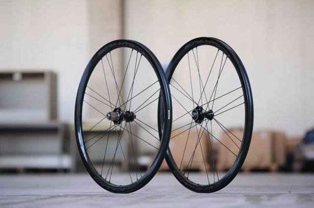气动的低框轮组？——Campagnolo Bora WTO 33_mm
