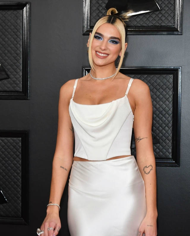 碧梨一身荧光绿亮相格莱美红毯,a妹甜美纱裙秒杀全场