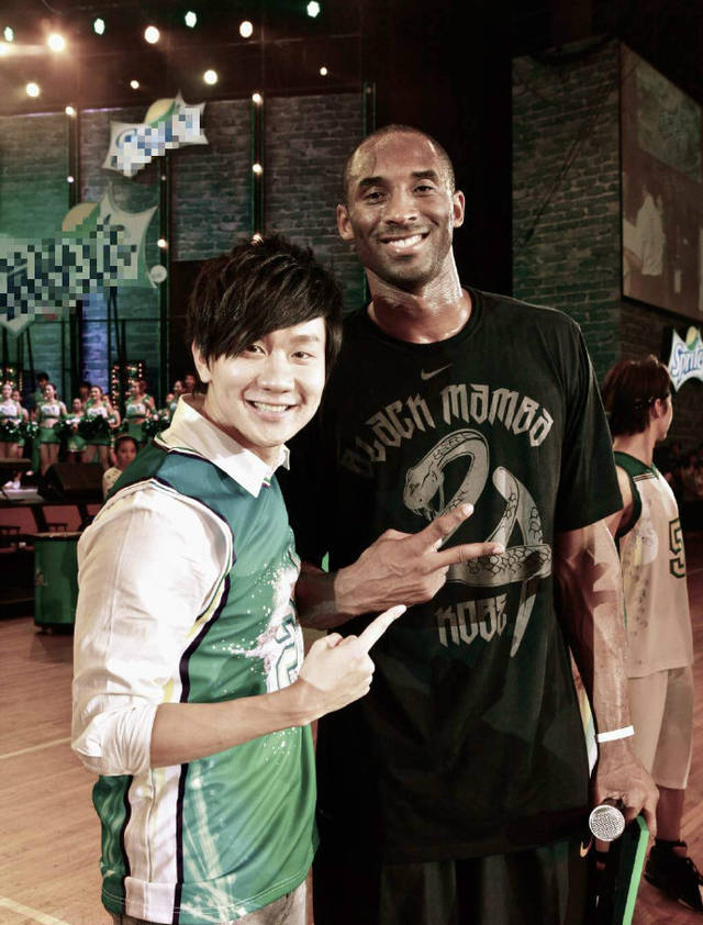 科比坠机身亡,房祖名炎亚纶晒合照悼念,pgone:这个世界怎么了