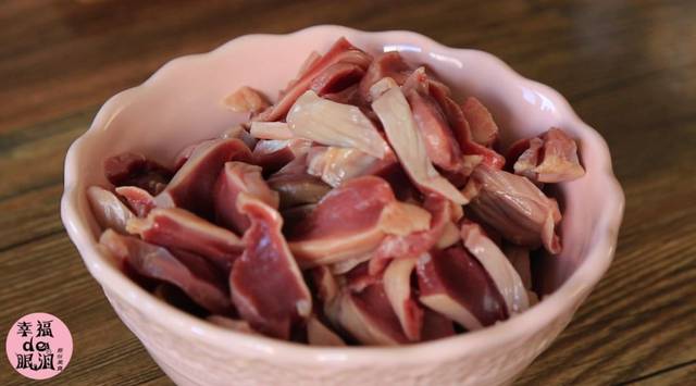 简单的家常菜杏鲍菇炒鸡胗,超级下饭做法简单!