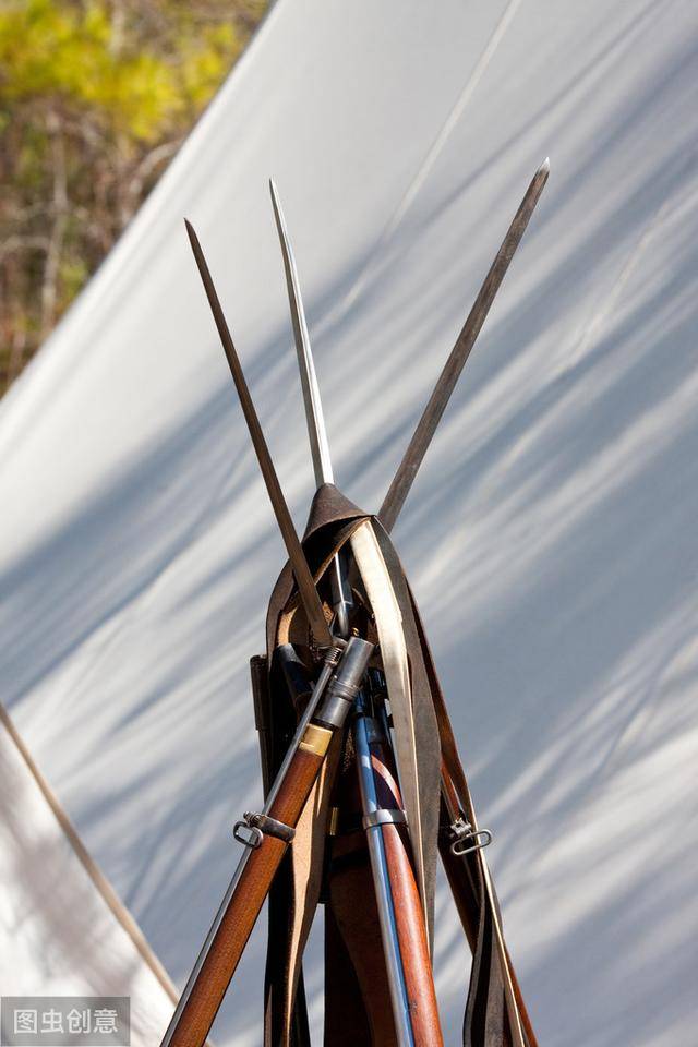 sks步枪的刺刀,折叠在枪管下方,射击时会不会伤到手?_手机搜狐网