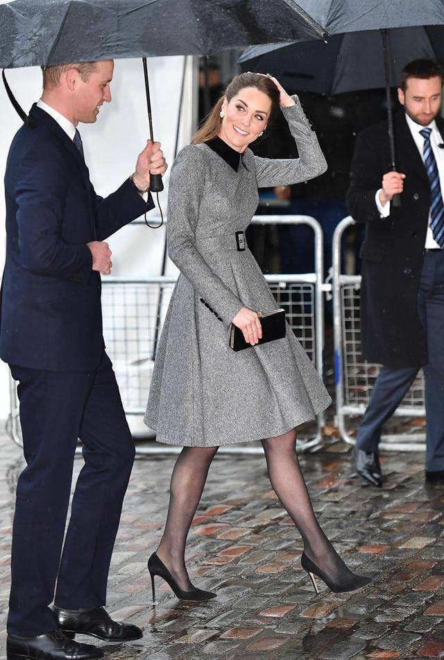 透肤性感黑丝袜翘二郎腿凯特王妃学坏了这点着装细节赢好感