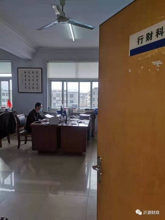 一张名片 一道风景 ——县财政局疫情防控,党员在行动