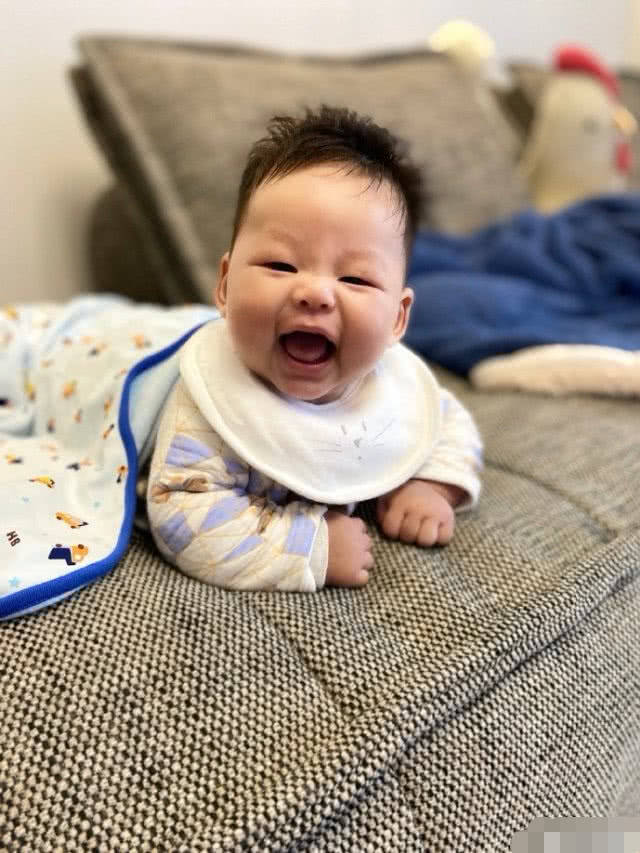 对于即将百天的三条,马剑越也发文表示取消了宝宝百日宴