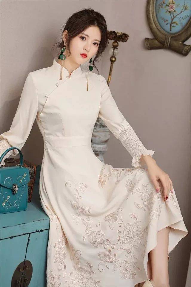 大气杏色旗袍裙,饱满修身,温婉如斯!