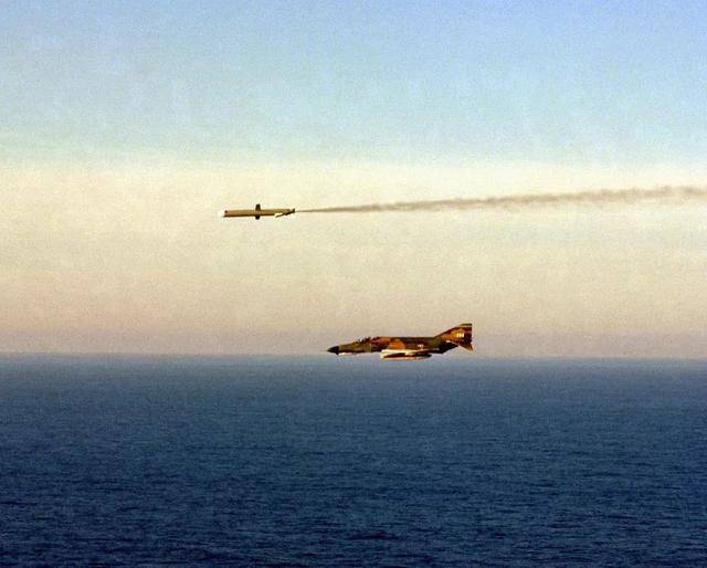 图为伊拉克战争美军巡航导弹