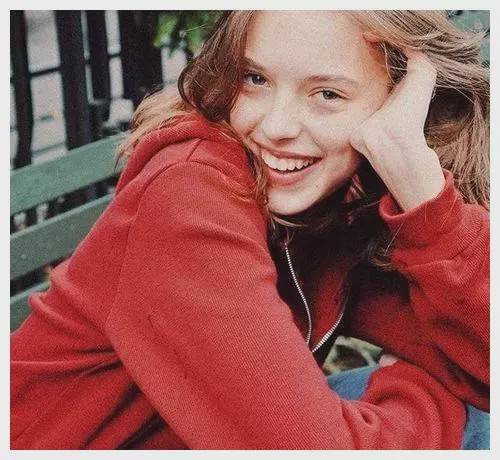 19岁超模kaia怀孕,晒孕肚恋上渣男,让人难以置信